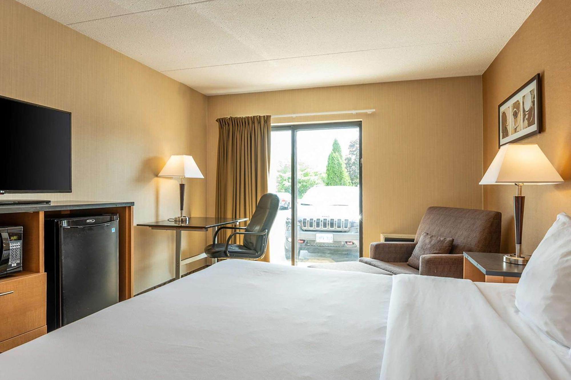 Comfort Inn Truro Bagian luar foto