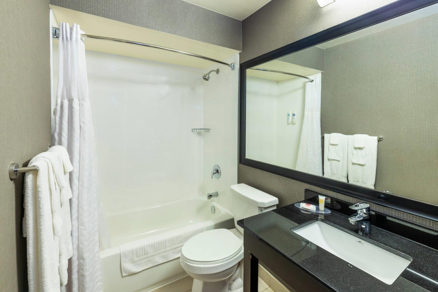 Comfort Inn Truro Bagian luar foto